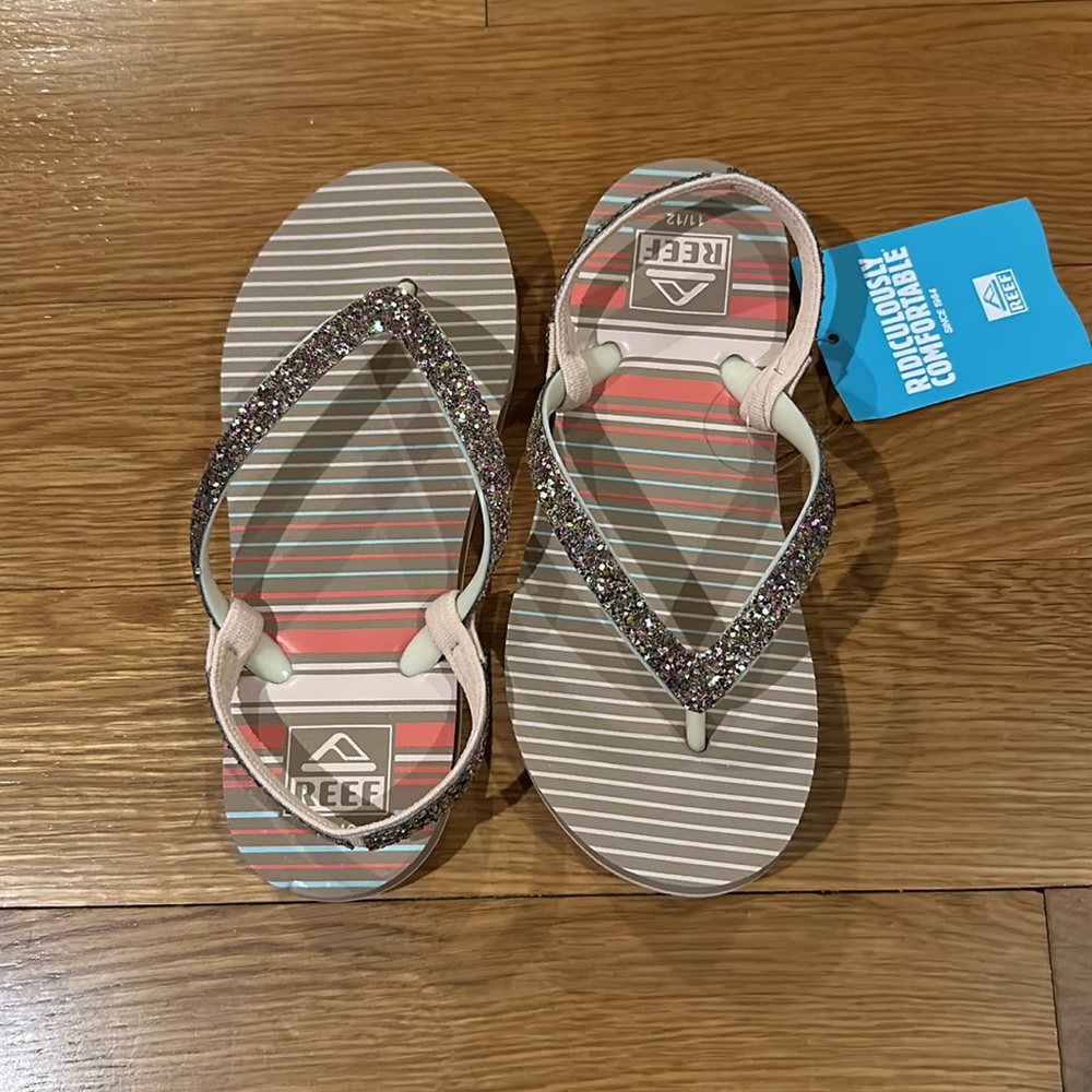 Reef Girls' Stargazer Prints Flip Flops, Size 11/12